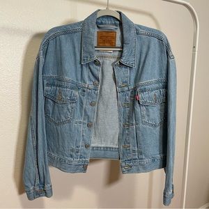 LEVI’S DENIM JACKET